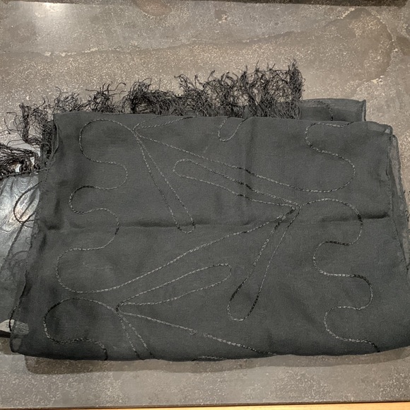 Women’s Scarf - Picture 6 of 7